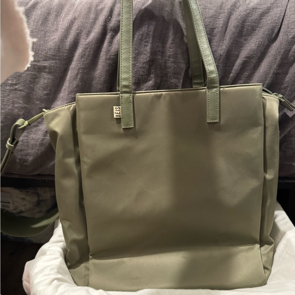 Beis Olive commuter